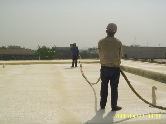聚氨酯喷涂机用于屋顶保温